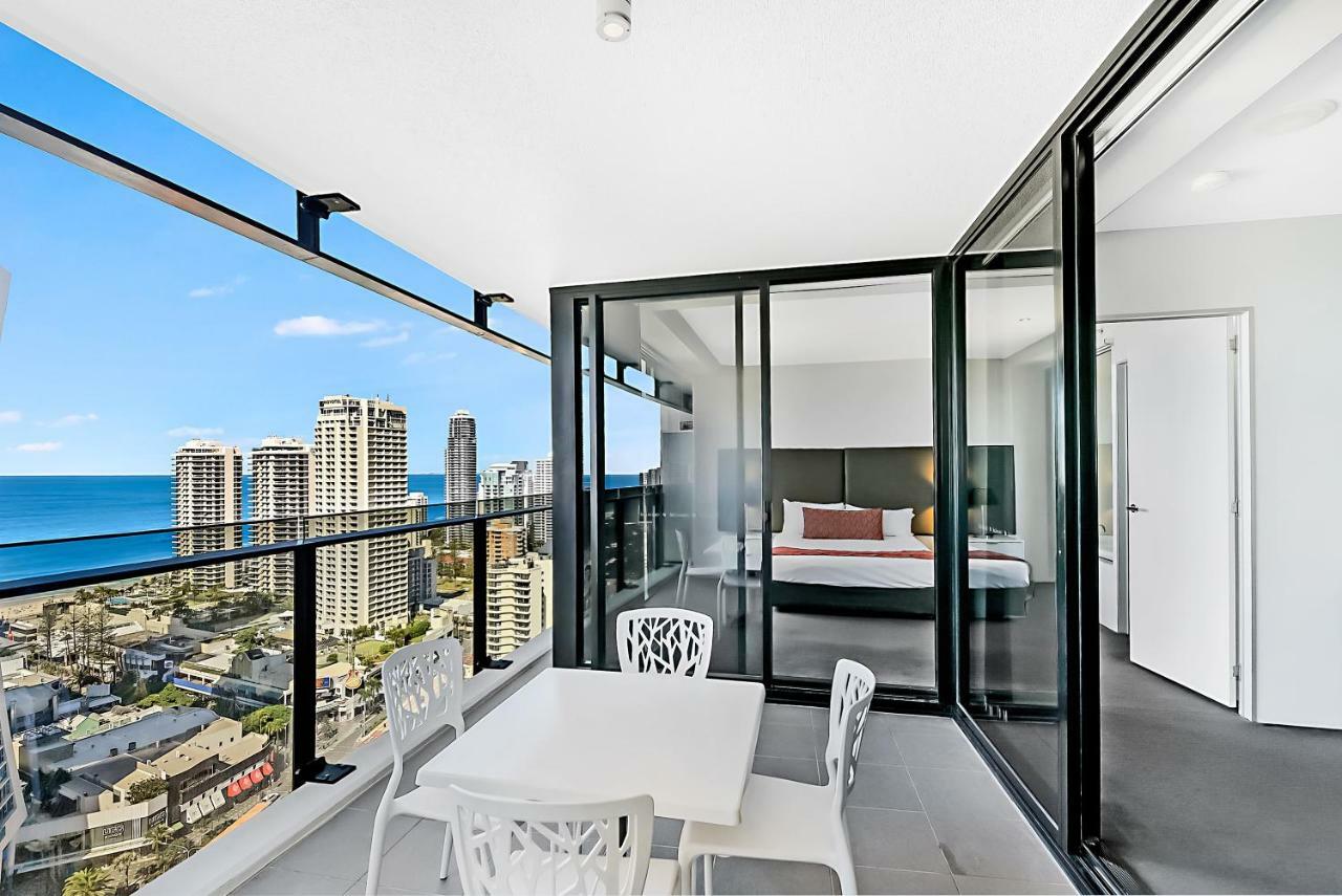 Seabreeze Holidayz On Cavill Ocean View Apartment *