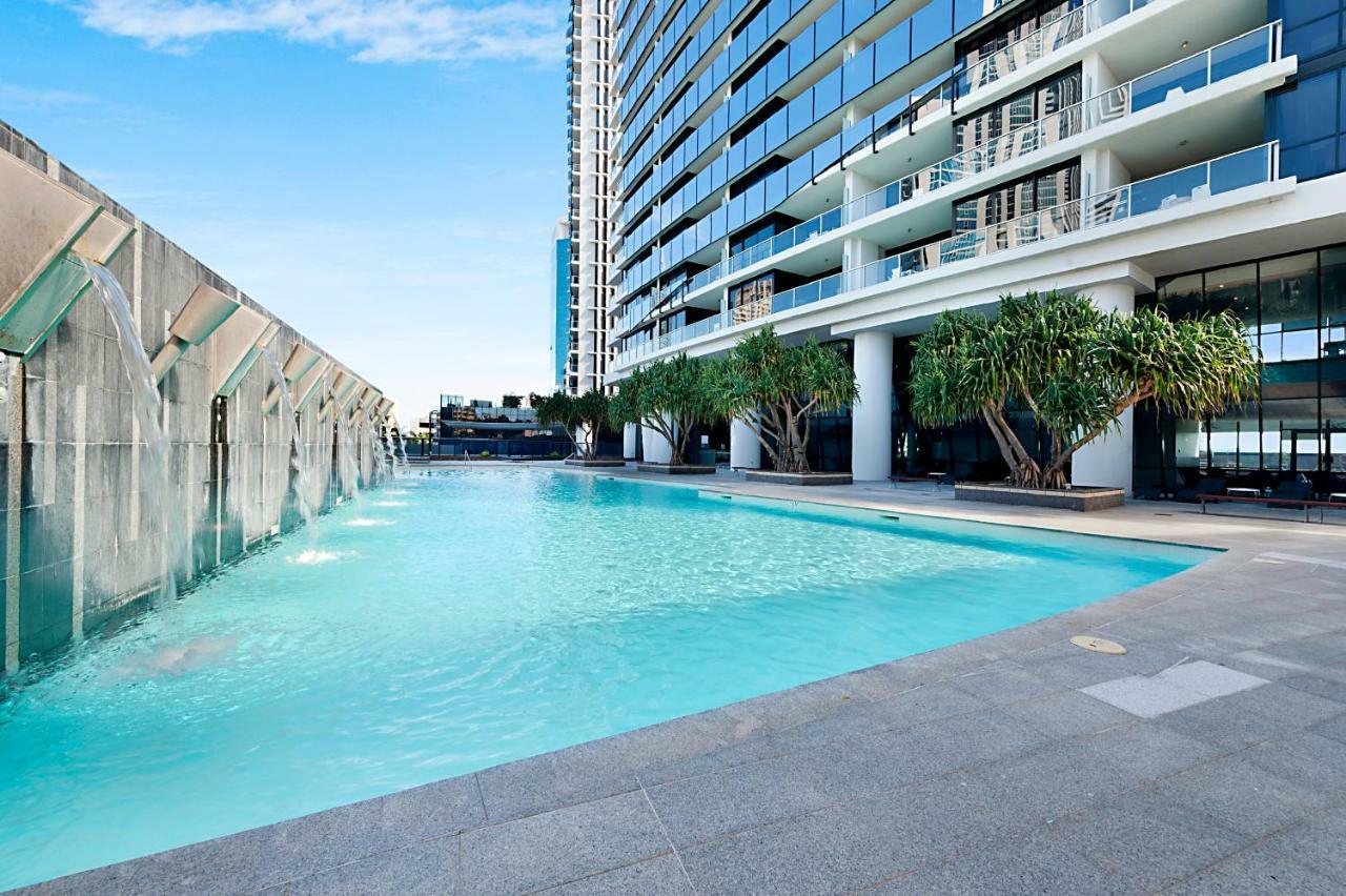 Seabreeze Holidayz On Cavill Ocean View Apartment *
