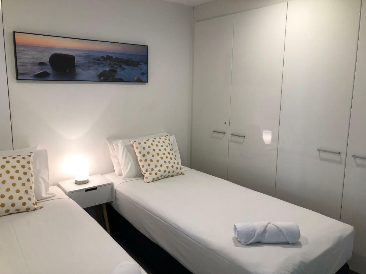 Seabreeze Holidayz On Cavill Ocean View Apartment